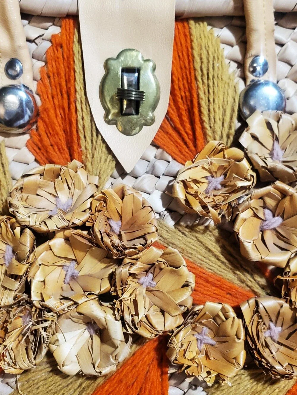 VINTAGE 60S/70S. STRAW WICKER BASKET BAG. ORANGE FLORAL 3D. TURN LOCK.